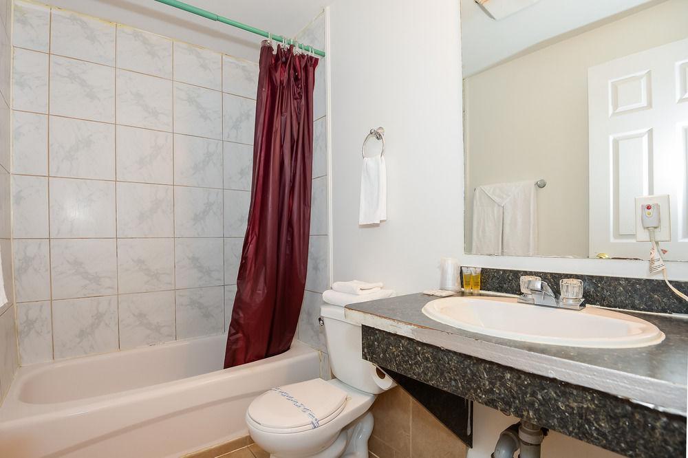 Ottawa Inn Hotel Bagian luar foto
