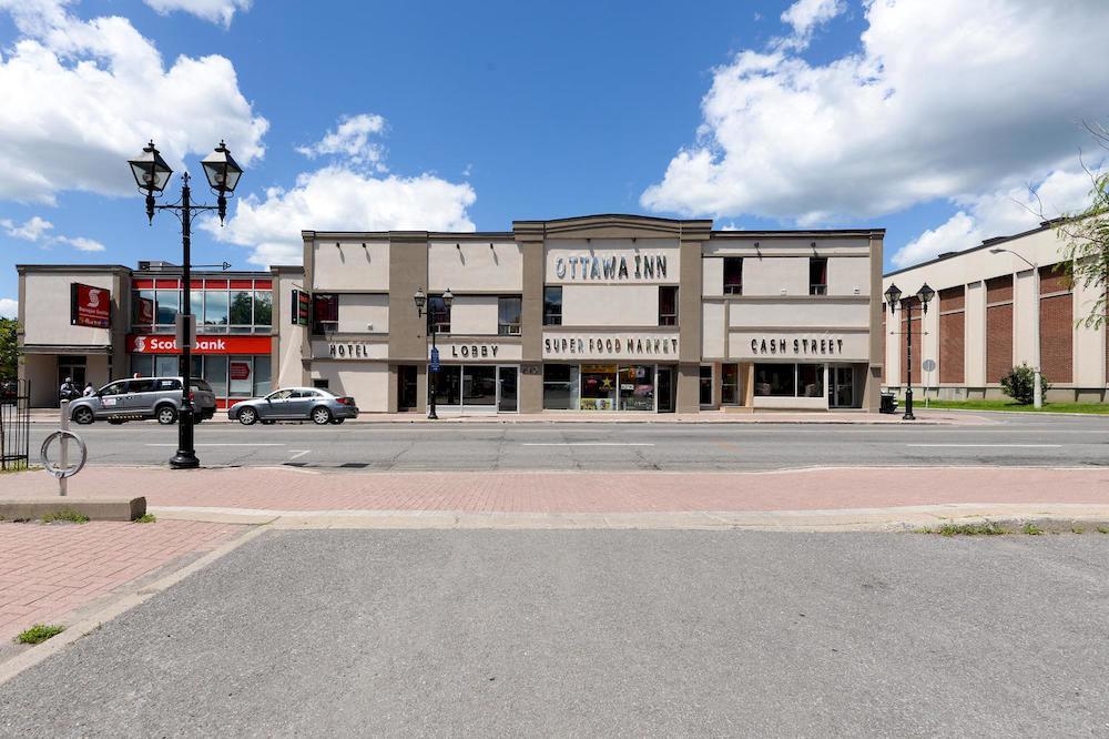 Ottawa Inn Hotel Bagian luar foto