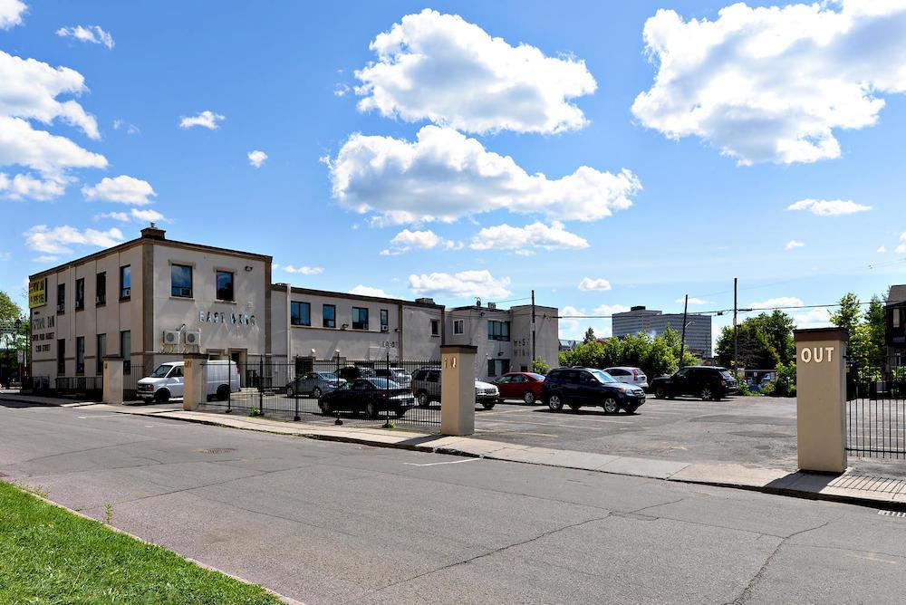 Ottawa Inn Hotel Bagian luar foto