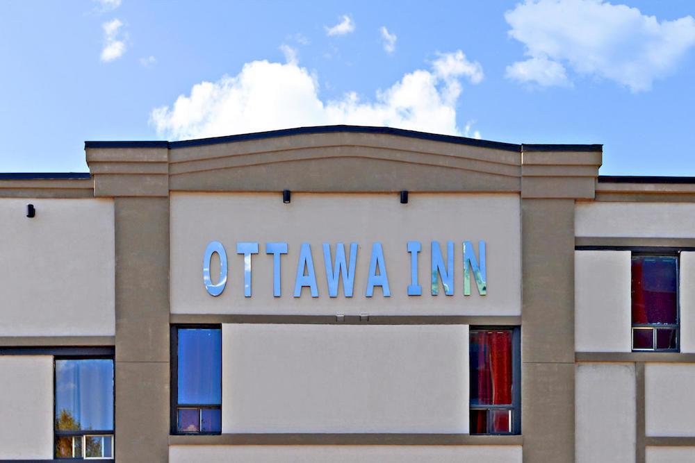 Ottawa Inn Hotel Bagian luar foto