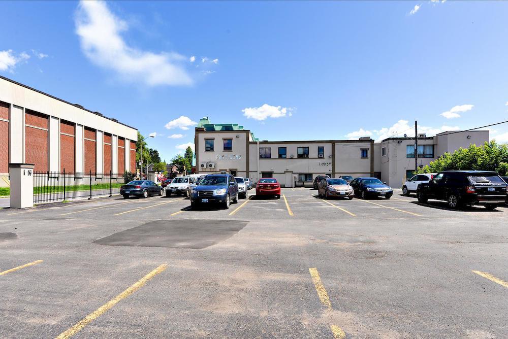 Ottawa Inn Hotel Bagian luar foto